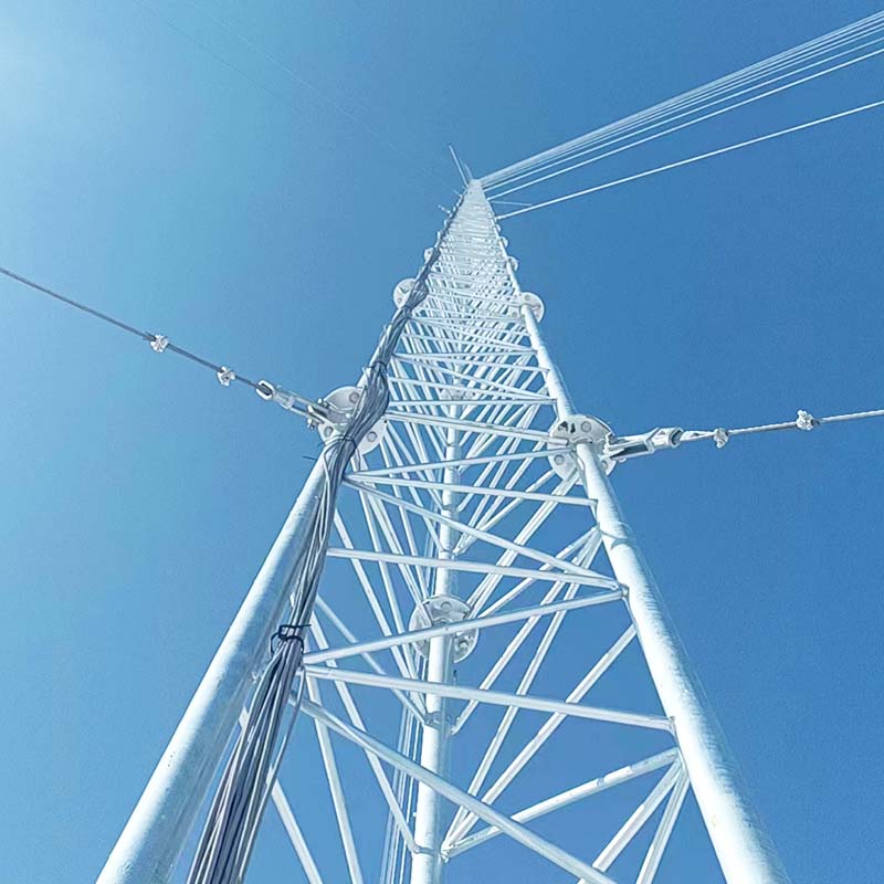 Torre de protección contra rayos de techo triangular de 70 metros